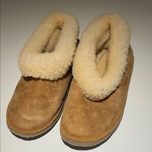 Cozy Faux Shearling-Lined Suede Slippers - Tan & Cream